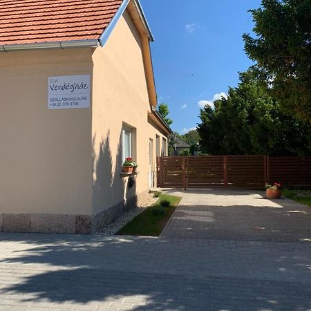 Ica Vendeghaz Apartment Sutto Exterior photo