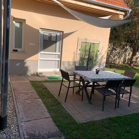 Ica Vendeghaz Apartment Sutto Exterior photo