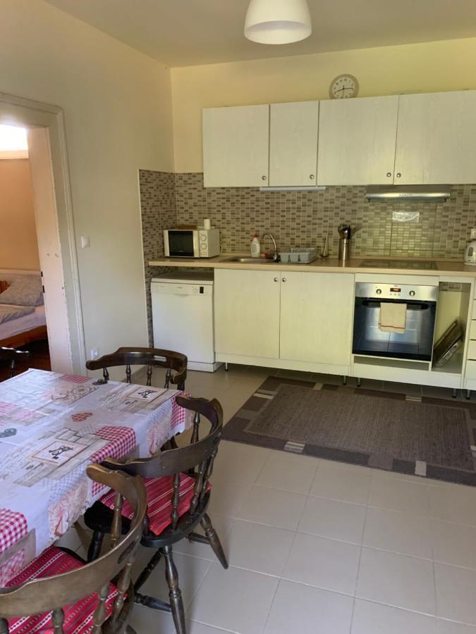 Ica Vendeghaz Apartment Sutto Exterior photo