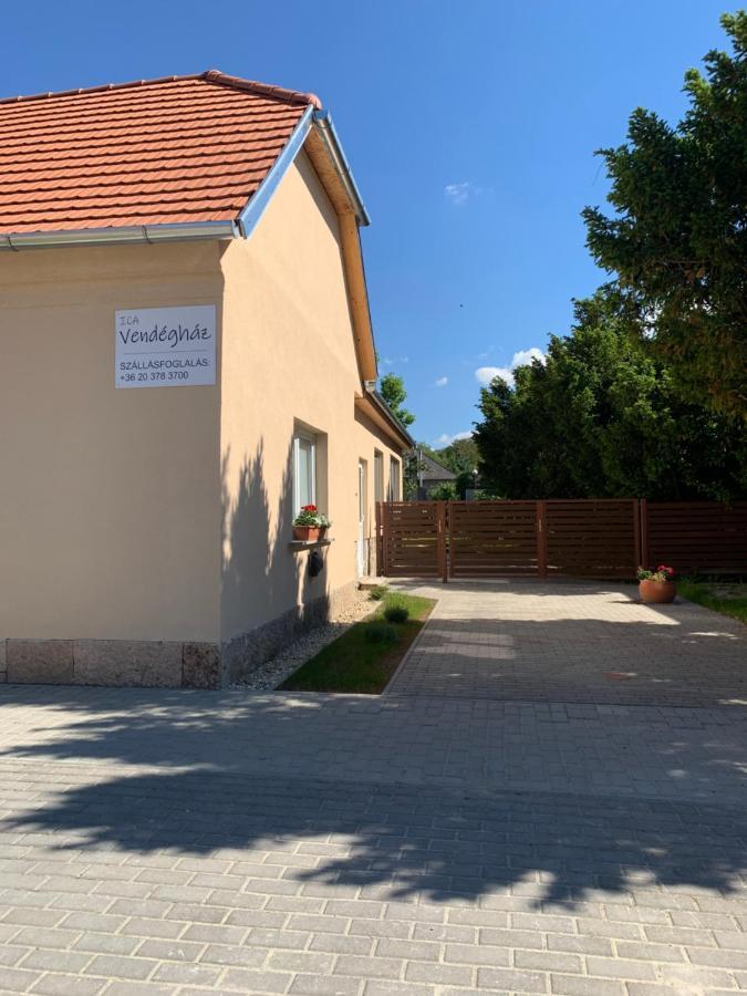 Ica Vendeghaz Apartment Sutto Exterior photo
