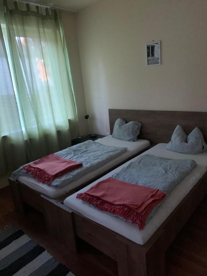 Ica Vendeghaz Apartment Sutto Exterior photo